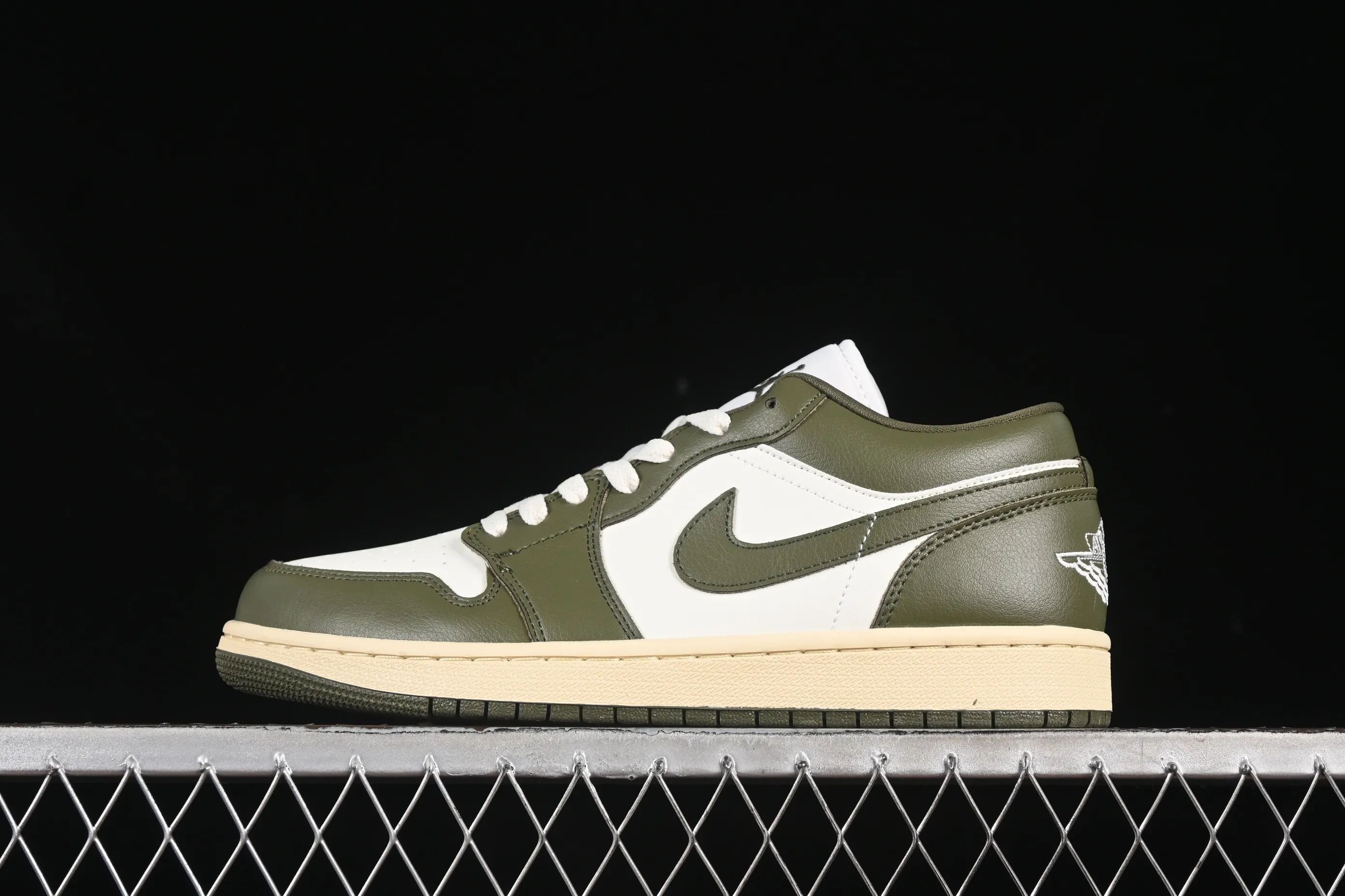 All categories Air Jordan Jordan series basketball shoes Air Jordan 1 Low Air Jordan 1 Low AJ1 Joe 1 army green and white low-top cultural and leisure sports sneakers DC0774-122